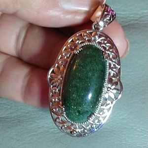 NWT- GREEN. GOLDSTONE, STERLING FILIGREE. 18-IN STERLING CHAIN.